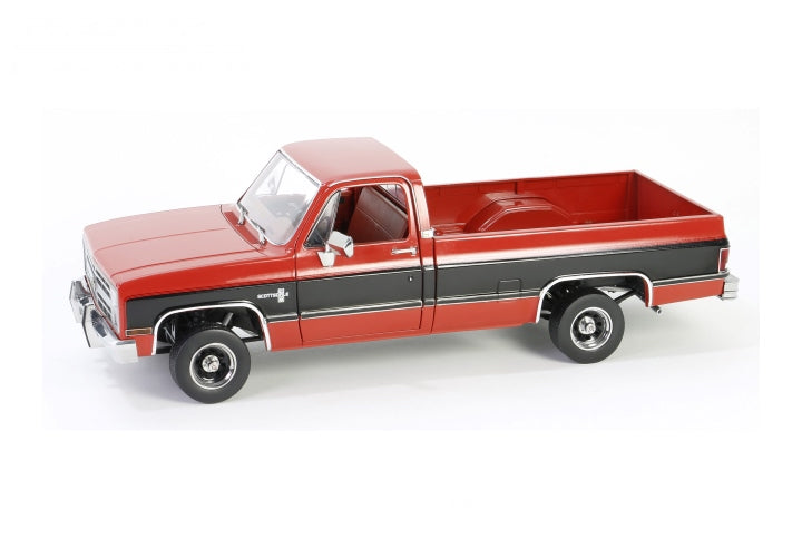 Greenlight 1:18 die cast 1984 Chevy K10 Scottsdale Pickup Truck