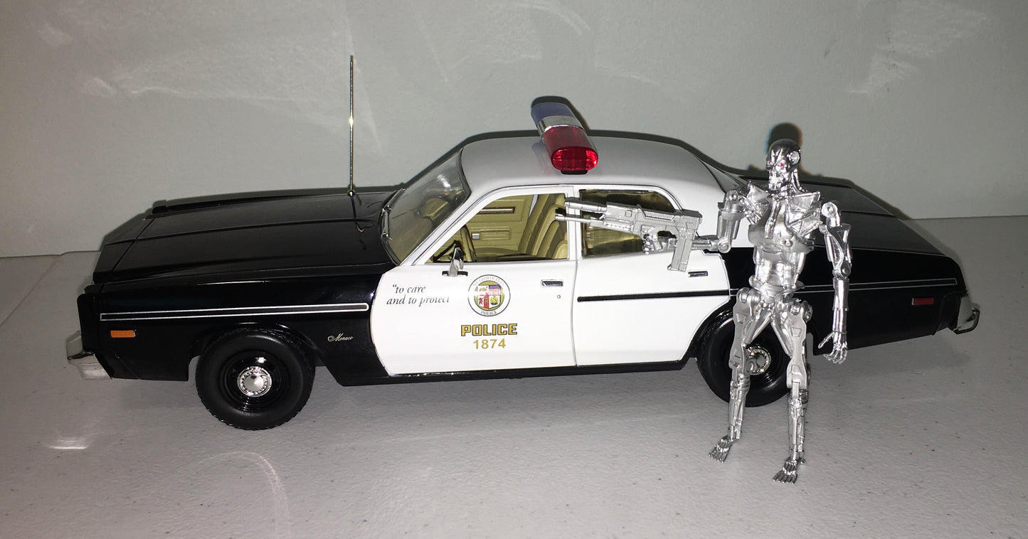 Greenlight 1:18 Terminator die cast 1977 Dodge Monaco Cop Car and T-800 Endoskeleton Figure